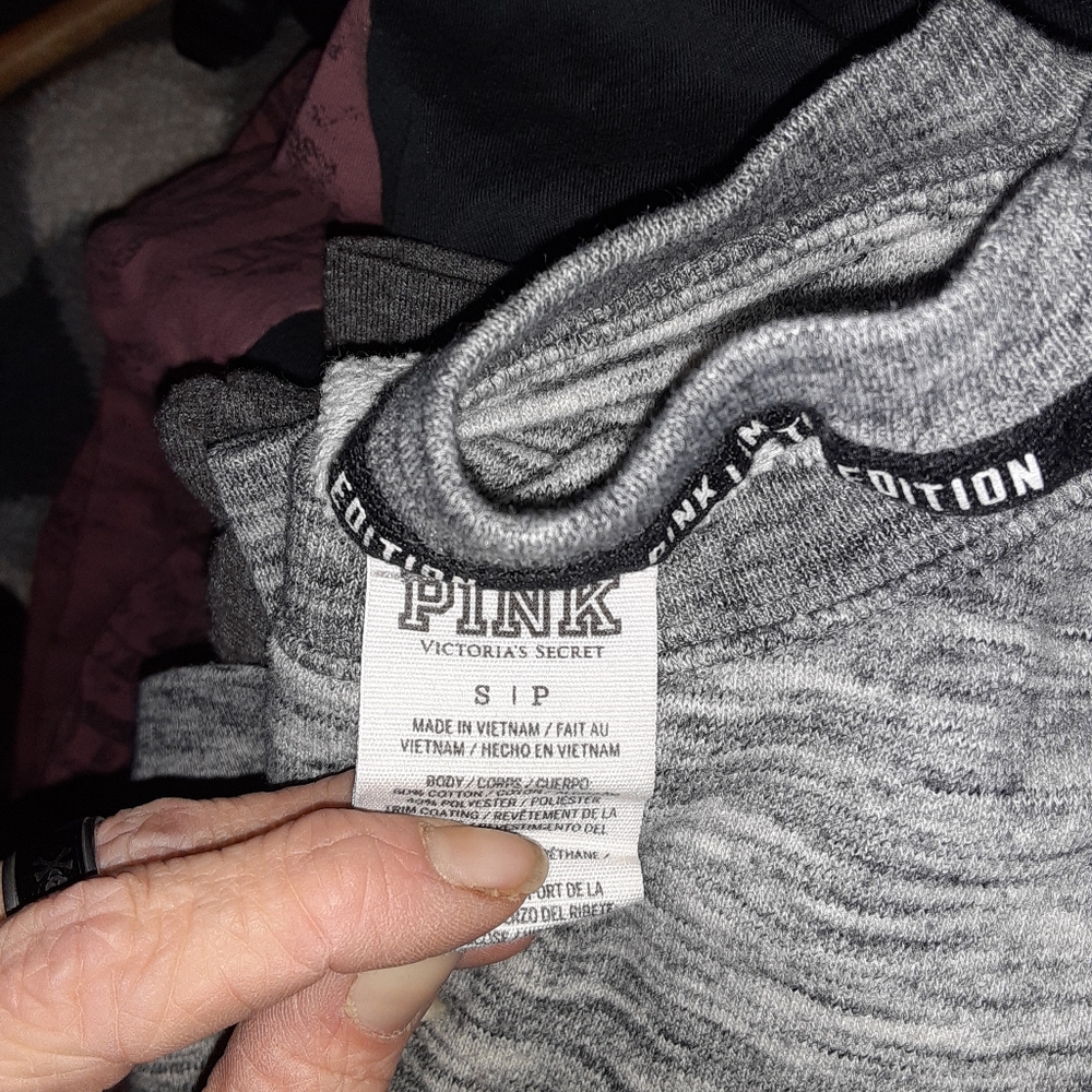 Clothing bundle - Picture 4 of 16